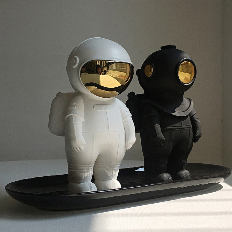 High-grade Resin Astronaut Doll Statue Statue Astronaut Sculpture Educational Toy Desktop Home Decoration Astronaut Model Childr